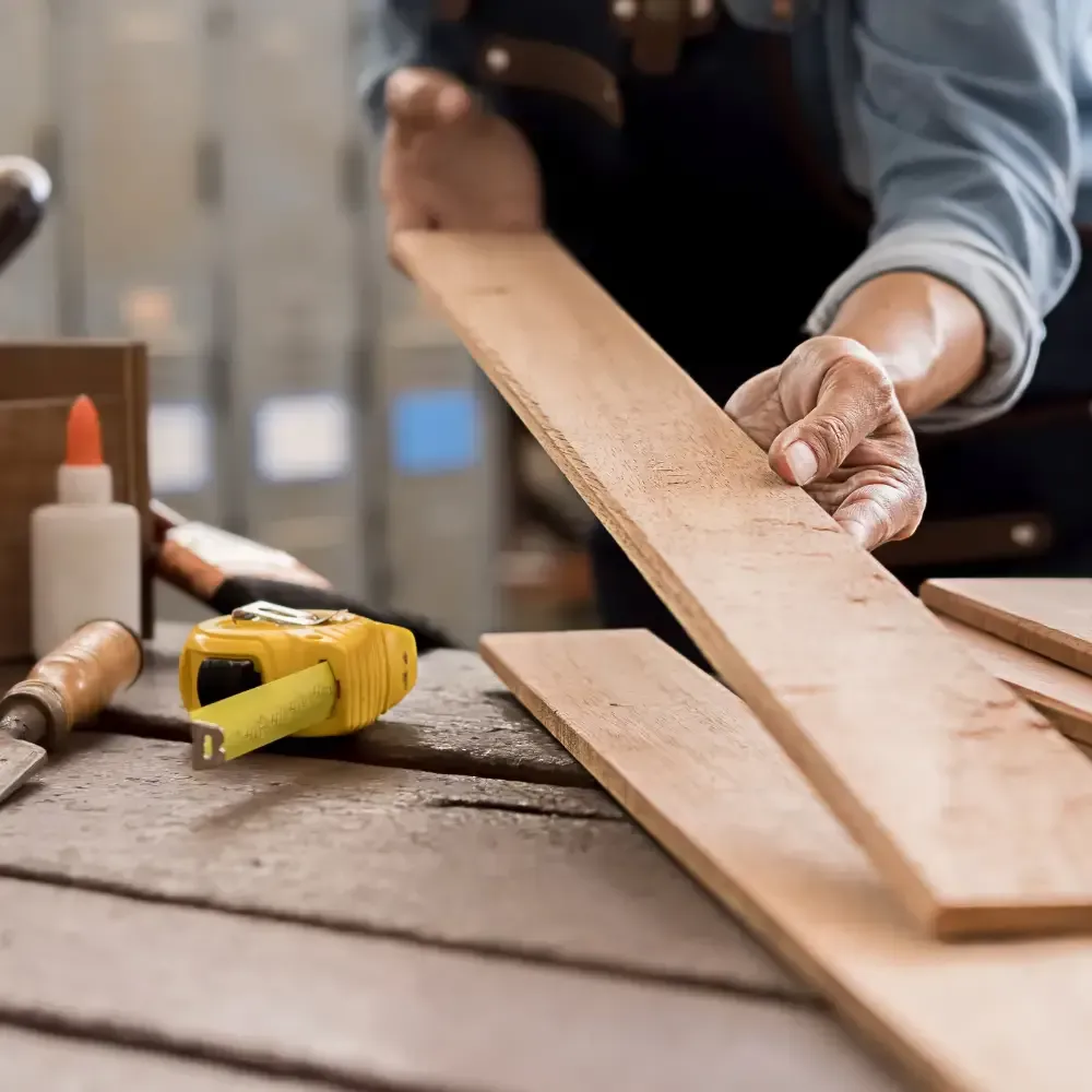 Une-equipe-dediee-a-votre-service-menuiserie-charpente